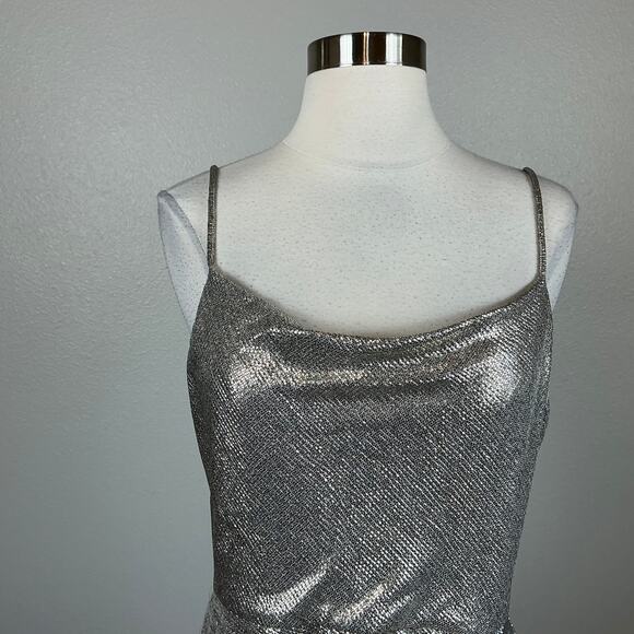 Avery G Light Gold Metallic Evening Gown Size 8 Sleeveless Thigh Slit Formal - Picture 7 of 14